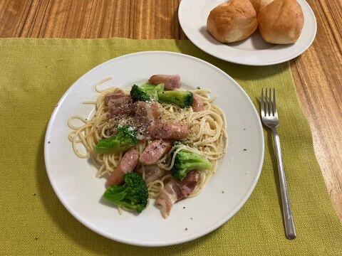 うちの麺　ソーセージとブロッコリーのスパゲティ